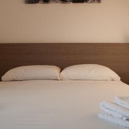 St. George Rent Rooms ラルナカ エクステリア 写真