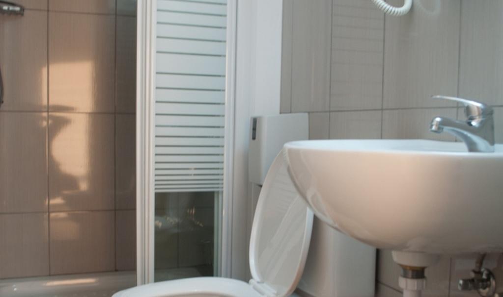 St. George Rent Rooms ラルナカ エクステリア 写真
