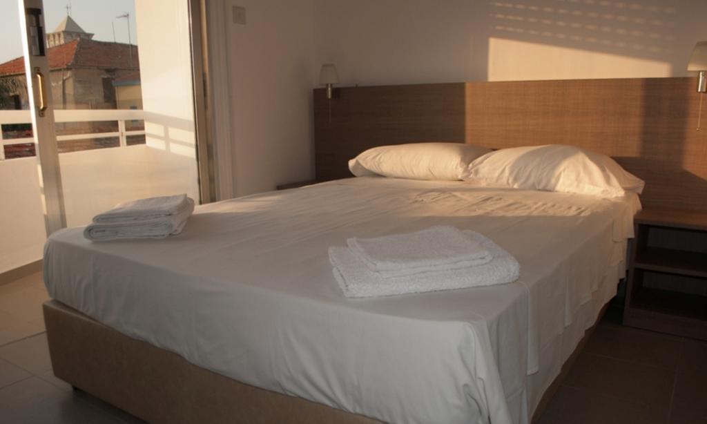 St. George Rent Rooms ラルナカ エクステリア 写真