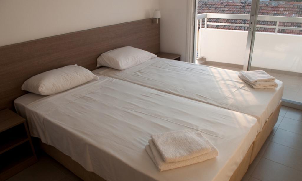 St. George Rent Rooms ラルナカ エクステリア 写真