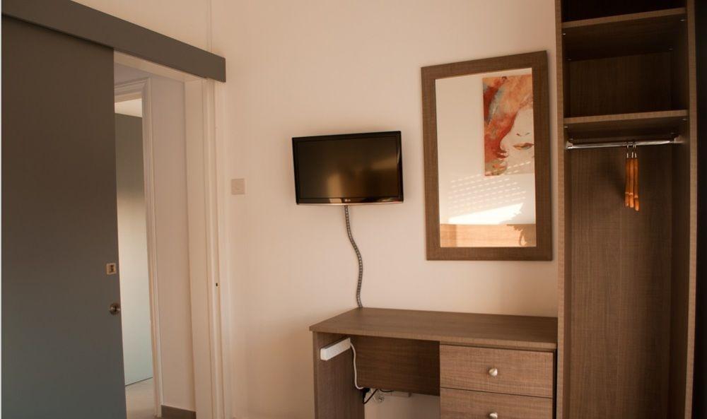 St. George Rent Rooms ラルナカ エクステリア 写真