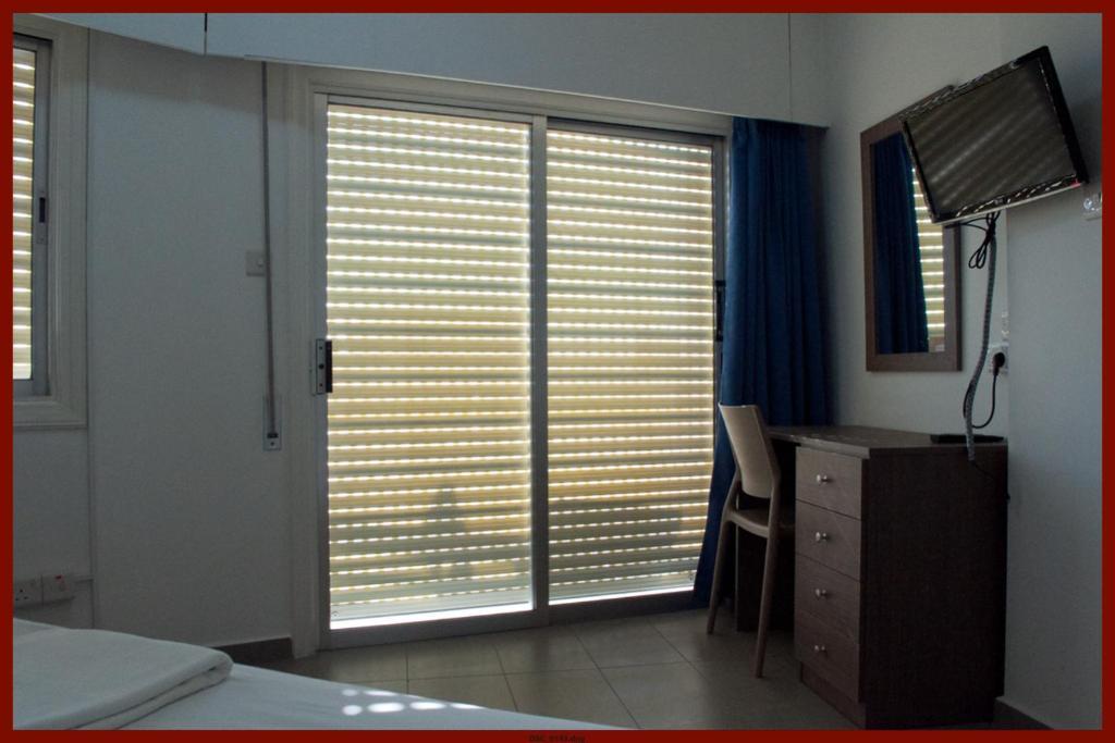 St. George Rent Rooms ラルナカ エクステリア 写真